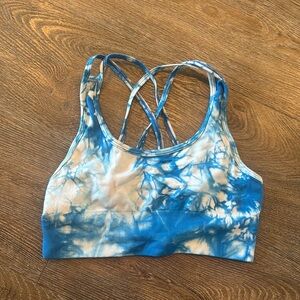Tie-dye sports bra 💙🤍